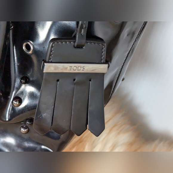 TOD'S Patent Leather Studded handbag. - Picture 2 of 12